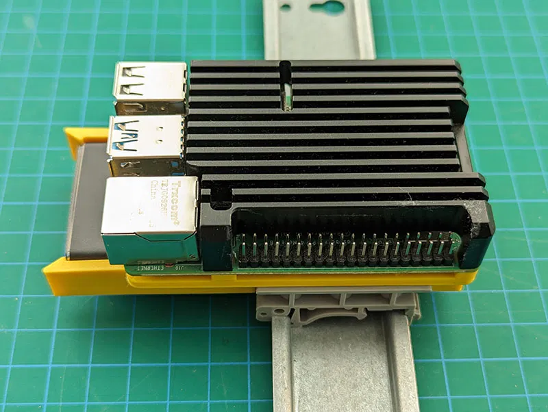 Đế Ray DIN Gọn Gàng Cho Raspberry Pi 4B Kèm SSD - Image 1