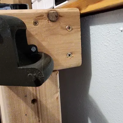 Giá đỡ AirGradient DIY Pro gắn tường nghiêng 45 độ