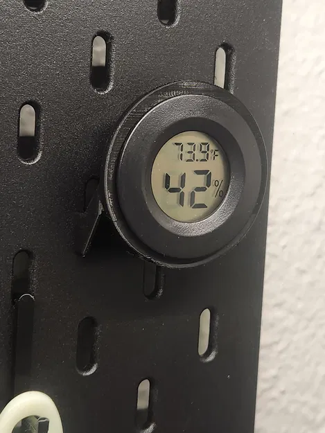 Giá đỡ máy đo độ ẩm Skadis - Image 1