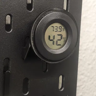 Giá đỡ máy đo độ ẩm Skadis