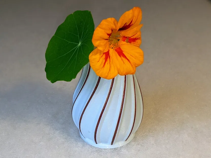 Bình Hoa Nhỏ Trang Trí Bằng Filament - Image 1