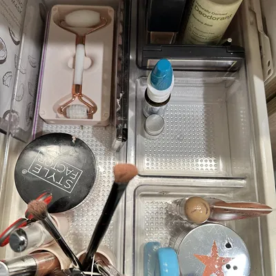 Kệ giữ Face Roller có nam châm để tổ chức nhà tắm