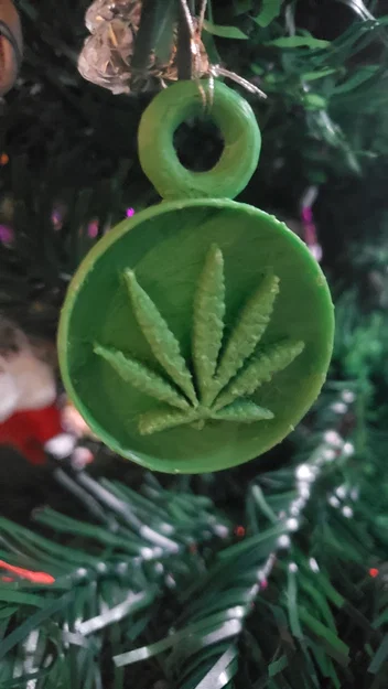 Trang Trí Cây Thông Noel Hình Chiếc Lá Phong Cách Low Poly - Image 1