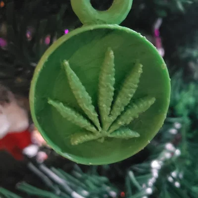 Trang Trí Cây Thông Noel Hình Chiếc Lá Phong Cách Low Poly