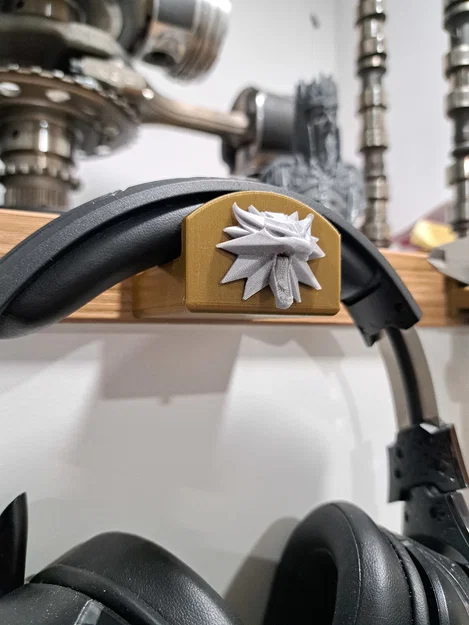 Giá Đỡ Tai Nghe Có Mặt Dây Chuyền Witcher - Image 1