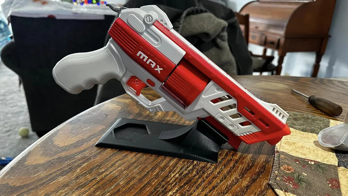 Chân đế trưng bày Outlaw để bàn - Image 1