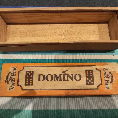 Hộp Đựng Domino