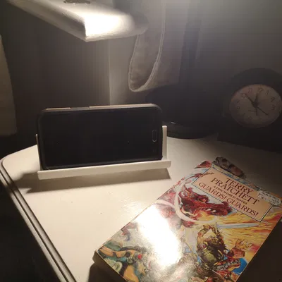 Giá Đỡ Điện Thoại Để Bàn Đầu Giường