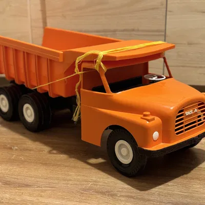 Tatra T148 - Nắp Mâm Xe Bánh Sau