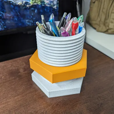 Đế Cắm Bút Hình Bu Lông và Đai Ốc