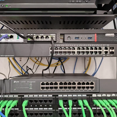 Kệ Rack Cho Netgate 1100, Switch 5 Cổng và Đồ Khác