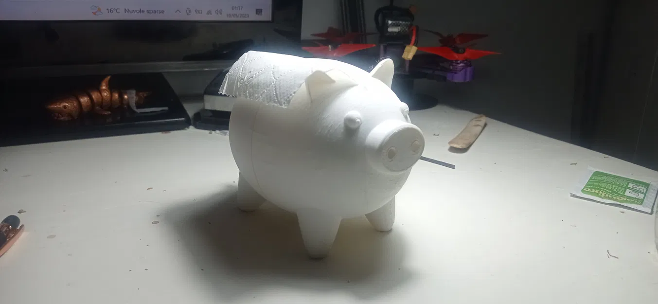 Chú Heo Nhỏ Ăn Giấy Vệ Sinh - Image 2