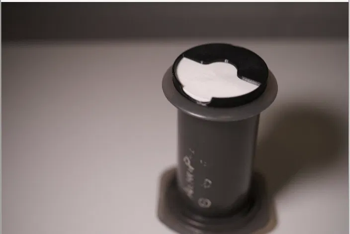 Nắp du lịch Aeropress có chỗ giữ lọc - Image 3