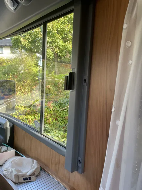 Cái adapter gắn rèm RV - Image 2