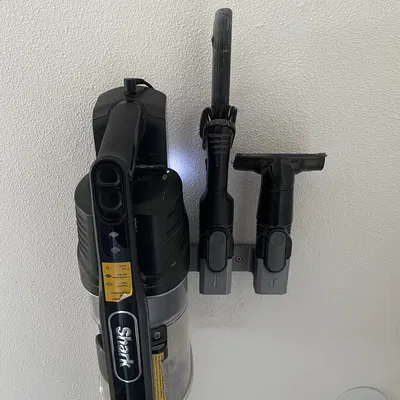 Giá treo tường máy hút bụi Shark - 2 dụng cụ