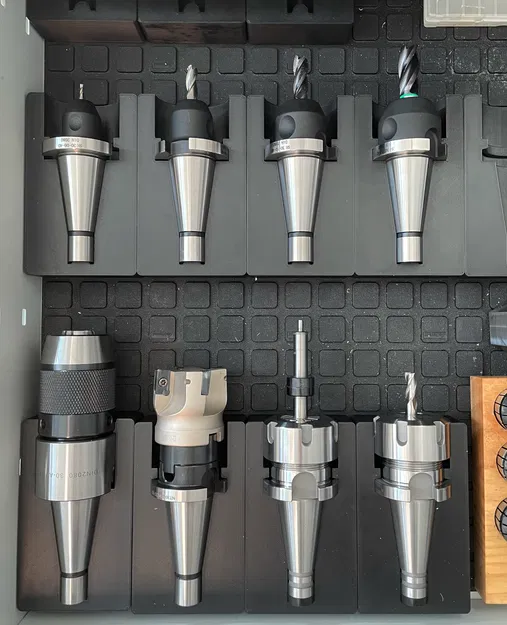 Hộp Đựng Dao Cụ SK30 DIN2080 Trên Thảm Hoffmann GridLine - Image 1