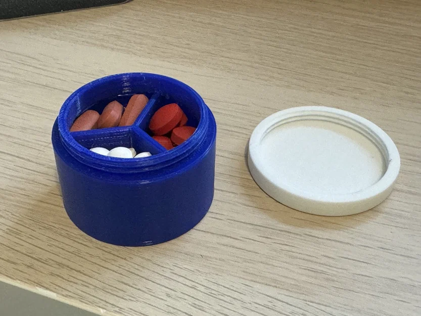 Hộp Đựng Thuốc Du Lịch/Cắm Trại 3 Ngăn - Image 1