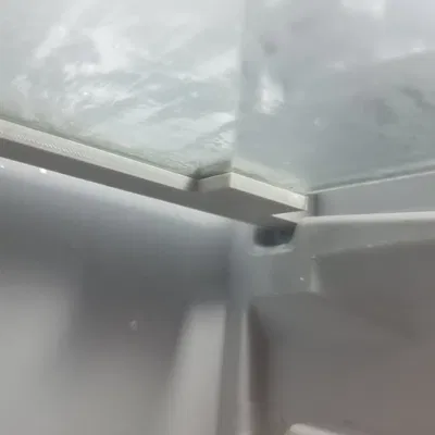 Pát Giữ Mặt Kính Tủ Lạnh (Phía Sau)