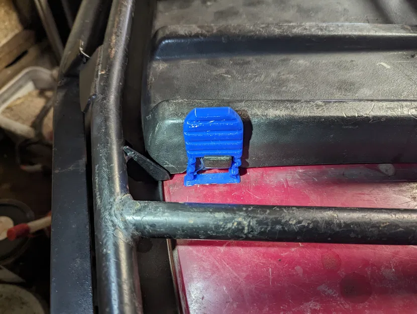 Chốt nắp thùng trước Bombardier Traxter - Image 1