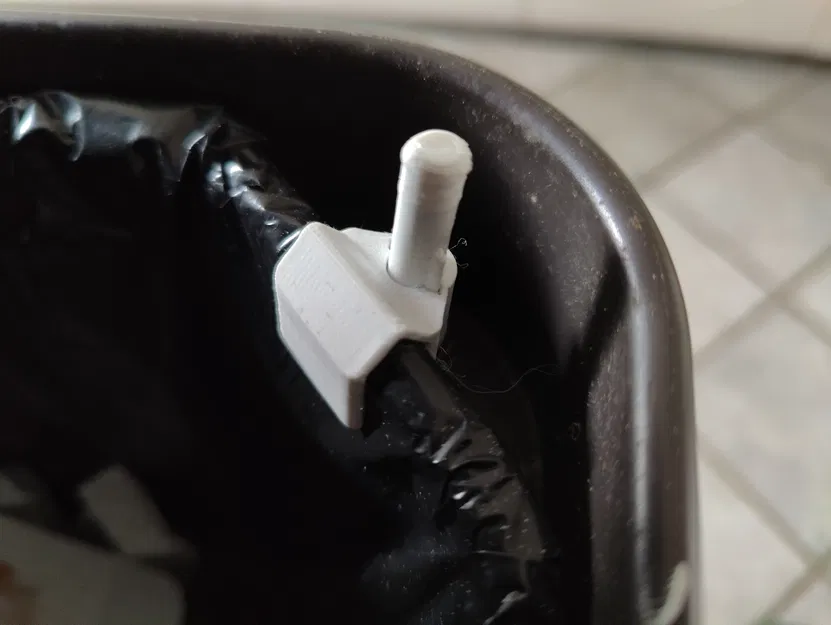 Dụng Cụ Hỗ Trợ Mở Nắp Thùng Rác - Image 1