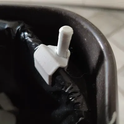 Dụng Cụ Hỗ Trợ Mở Nắp Thùng Rác