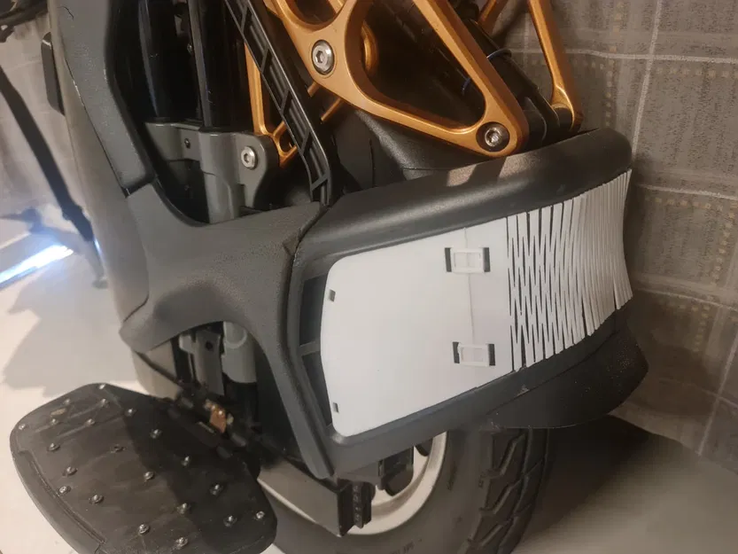 Ốp lưng sau xe Kingsong S18 - Image 1