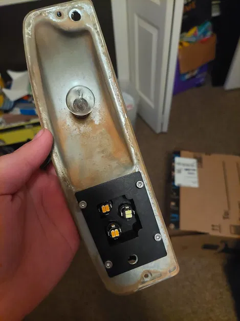 Đèn hậu Ford Bumpside T10 Alt - Image 1