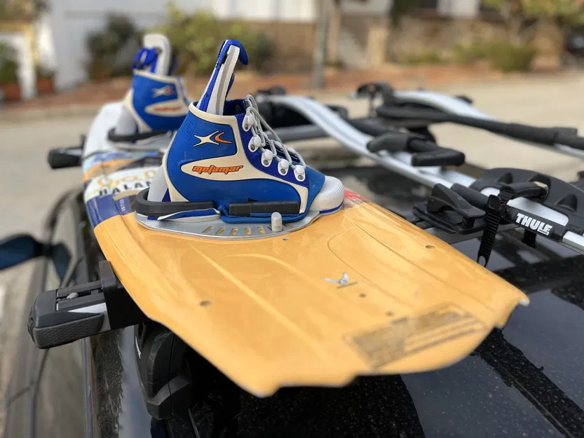 Giá Đỡ Ván Wakeboard Cho Thanh Mui Xe Thule - Image 2