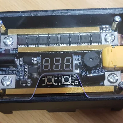 Hộp Máy Hàn Điểm Pin