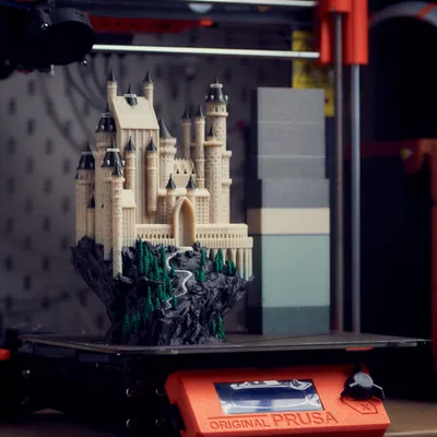 Lâu Đài Trung Cổ Nhiều Màu