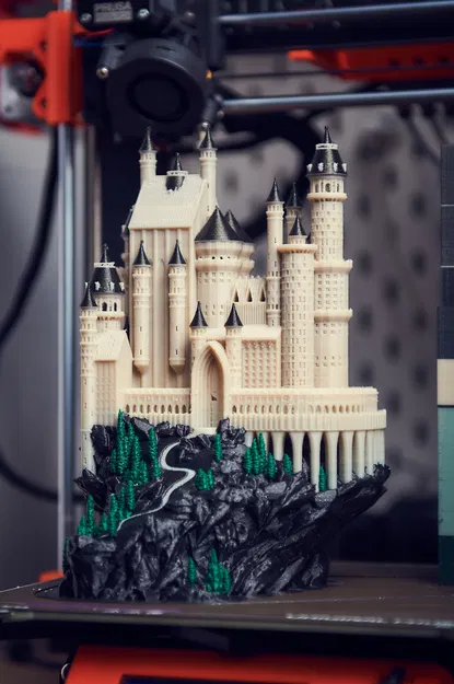 Lâu Đài Trung Cổ Nhiều Màu - Image 3