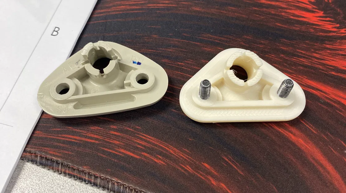 Chốt Giữ Kính Che Nắng Xe Subaru - Image 2