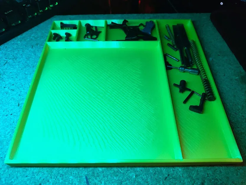 Khay Làm Việc Có Ngăn Chia Đựng Linh Kiện Nhỏ - Image 1