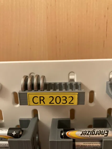 Giá đỡ pin CR2032 cho Tấm peg Ikea Skadis - Image 1