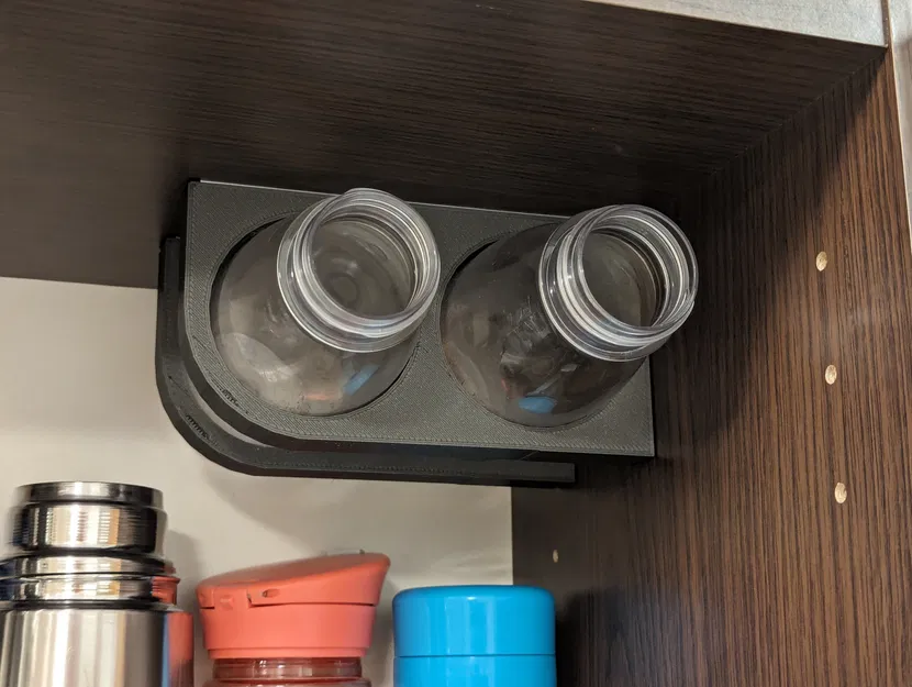 Giá đỡ/kẹp góc chai nước Ikea - Image 1