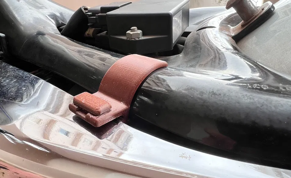 Kẹp nắp bình ắc quy sau Harley Davidson Sportster (Mrk 1.8) - Image 5