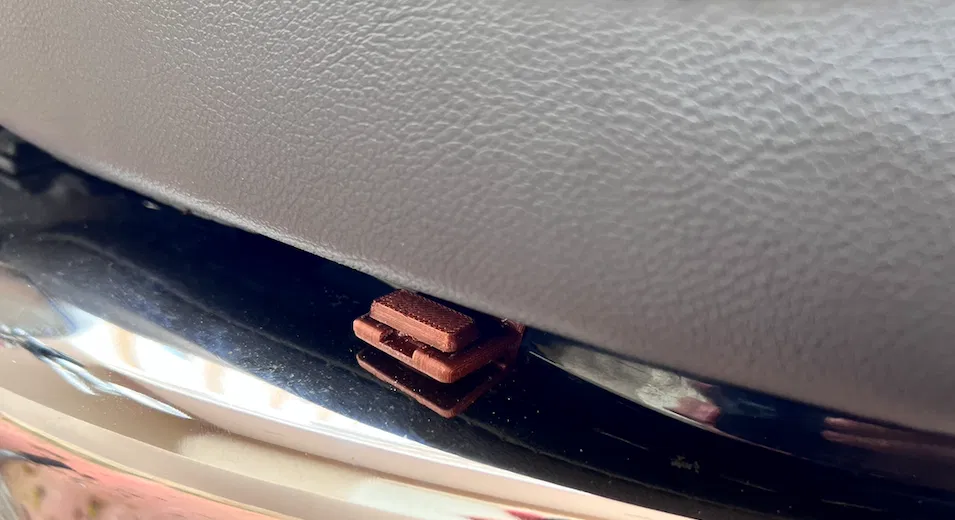 Kẹp nắp bình ắc quy sau Harley Davidson Sportster (Mrk 1.8) - Image 9