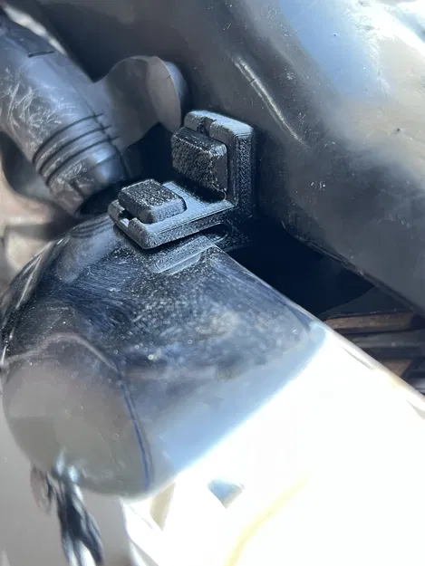 Kẹp che bình ắc quy trước Harley Davidson Sportster (Mrk 1.8) - Image 3