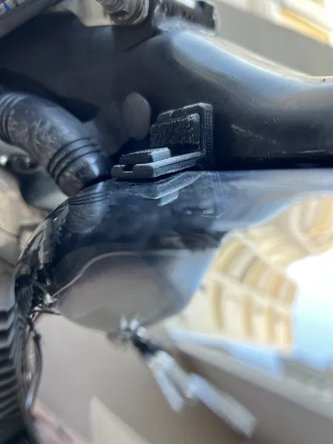 Kẹp che bình ắc quy trước Harley Davidson Sportster (Mrk 1.8) - Image 4