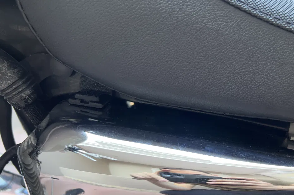 Kẹp che bình ắc quy trước Harley Davidson Sportster (Mrk 1.8) - Image 5