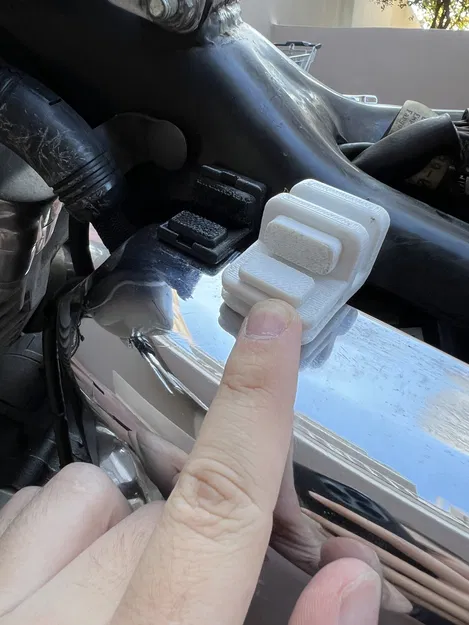 Kẹp che bình ắc quy trước Harley Davidson Sportster (Mrk 1.8) - Image 6