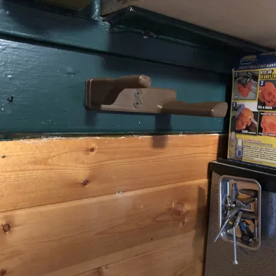 Giá Treo / Móc Treo Tường Máy Khoan Pin Makita