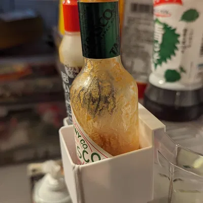 Hộp treo cửa tủ lạnh đựng chai lọ nhỏ và sốt