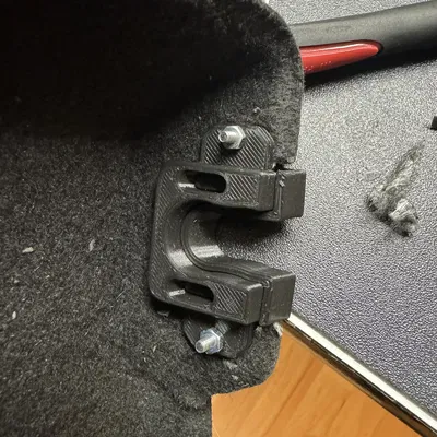 Kẹp cố định cốp xe Ford Fiesta/Focus