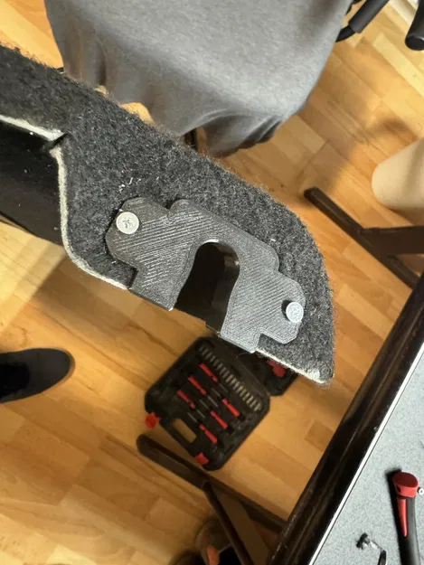 Kẹp cố định cốp xe Ford Fiesta/Focus - Image 2