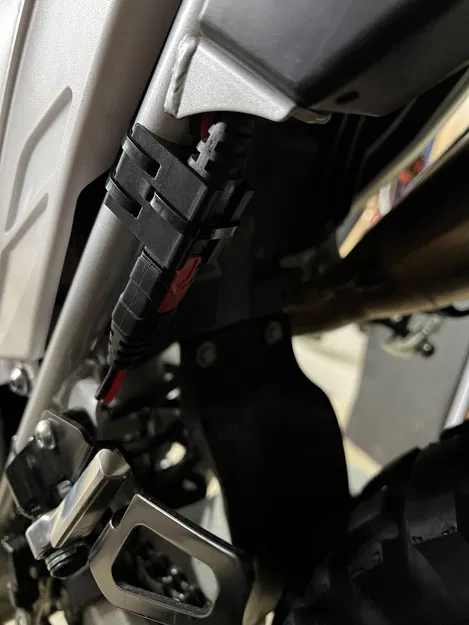 Pat Gắn Dây Sạc Noco Cho Sườn Xe Máy - Image 1