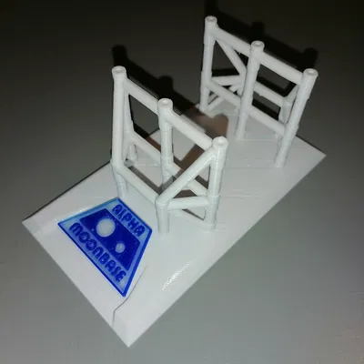 Chân đế trưng bày tàu vận tải Eagle Space 1999 và logo