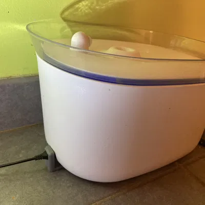 Chân đỡ dây điện cho máy phun nước cho mèo Honeyguaridan