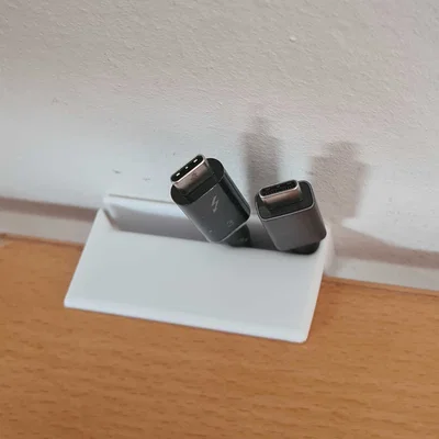 Kẹp dây cáp cạnh bàn