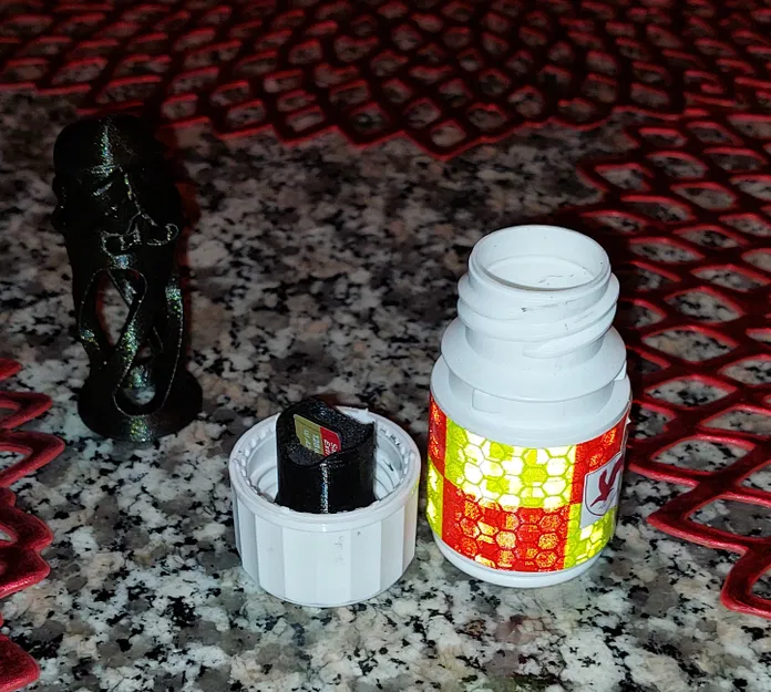 Hộp đựng thẻ Micro SD từ lọ thuốc - Image 1